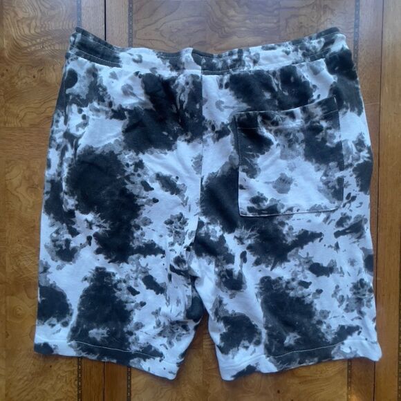 Black & White Spot Sweat pant Shorts! Pockets & tie waist! - Picture 2 of 6